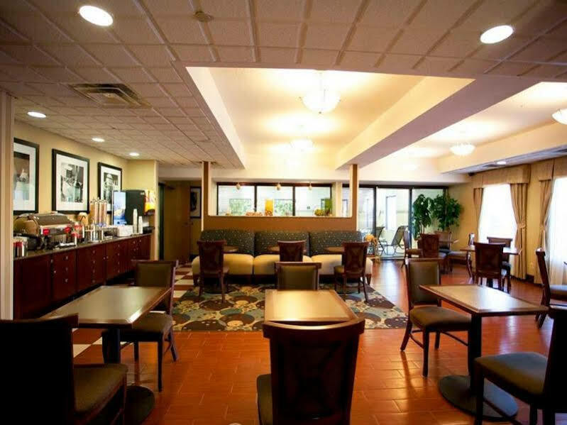 Hampton Inn Порт-Гурон Экстерьер фото